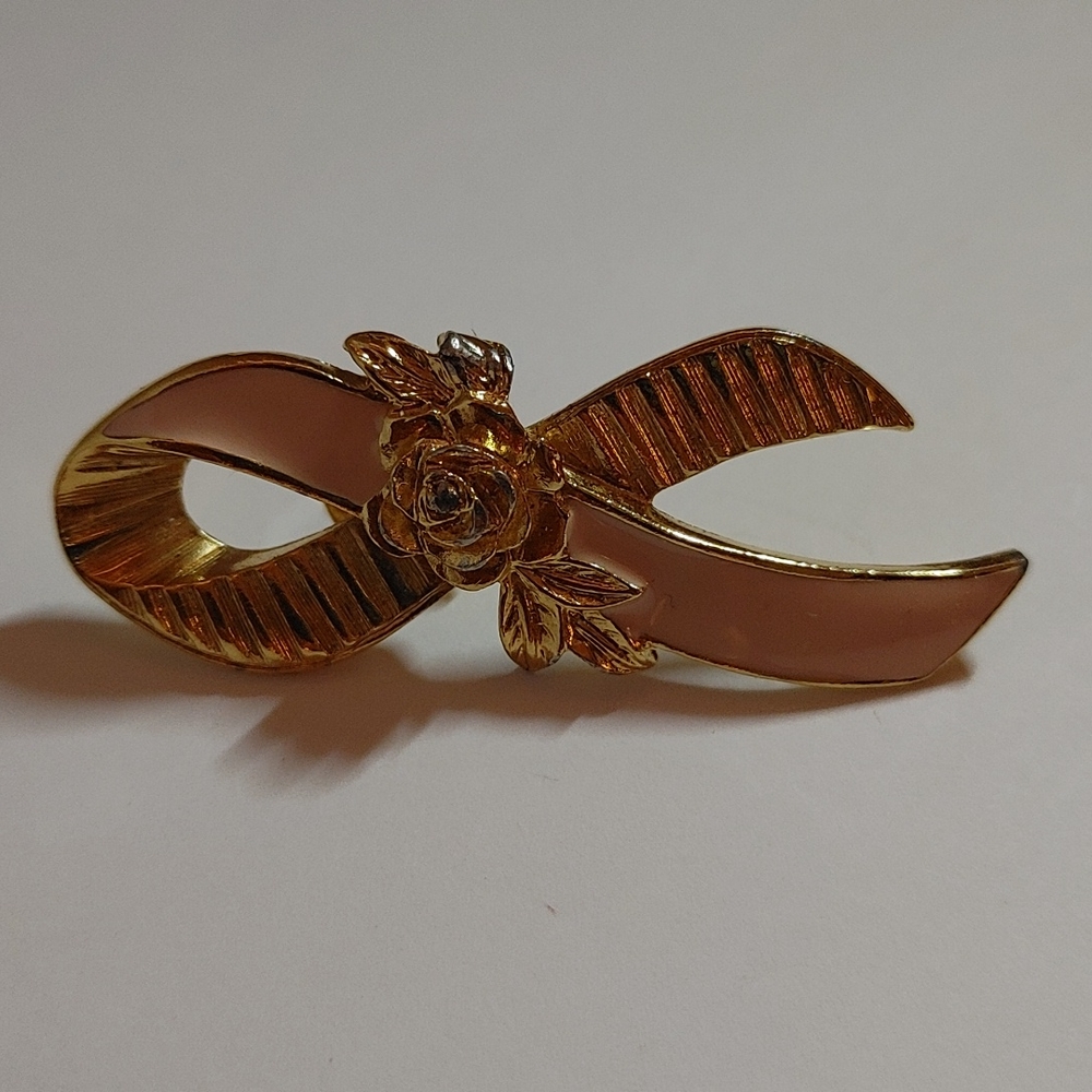 Pink bow pin - Picture 1 of 5